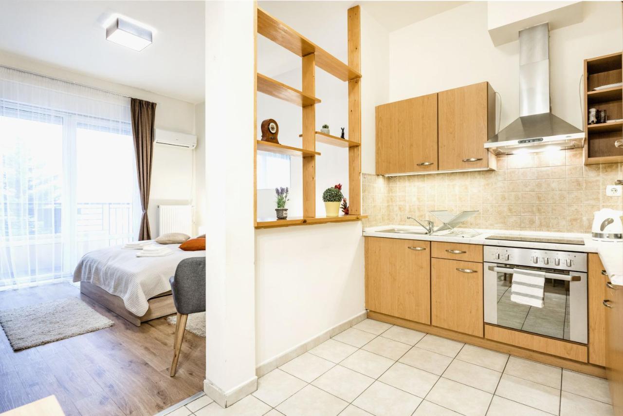 Downtown Charm With Balcony And Garden View Apartment Budapesta Exterior foto