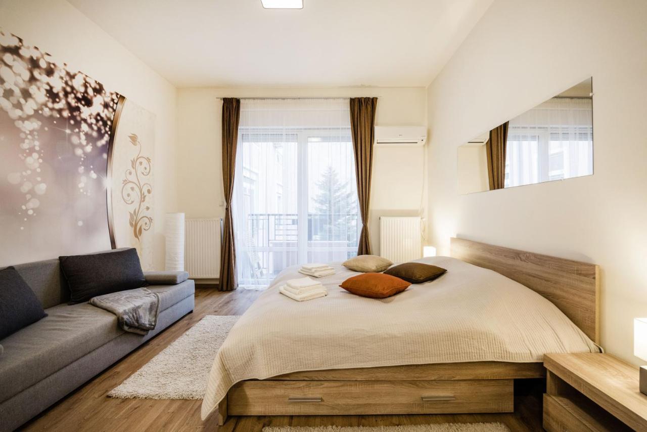 Downtown Charm With Balcony And Garden View Apartment Budapesta Exterior foto