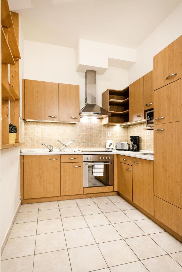 Downtown Charm With Balcony And Garden View Apartment Budapesta Exterior foto