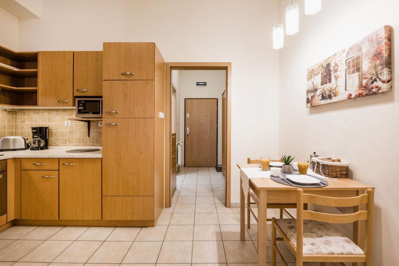 Downtown Charm With Balcony And Garden View Apartment Budapesta Exterior foto