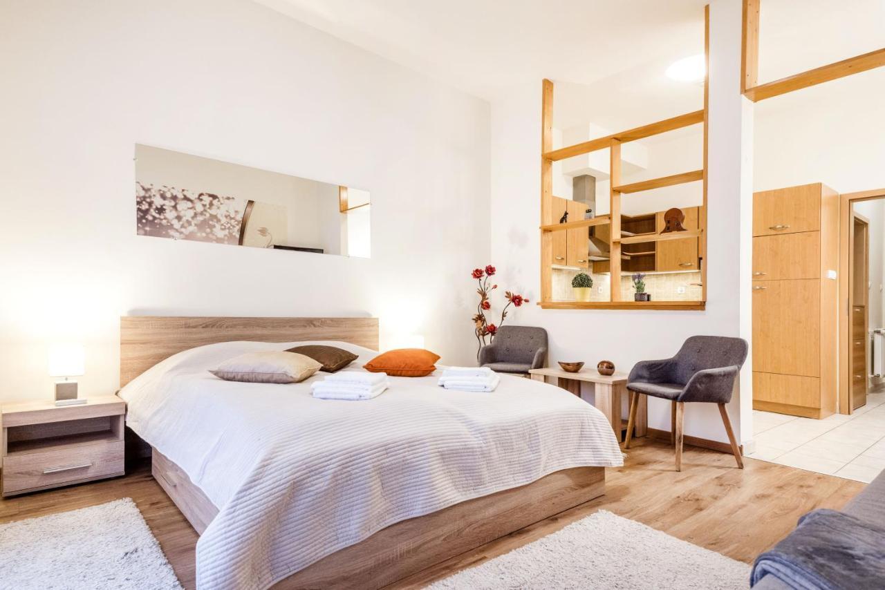 Downtown Charm With Balcony And Garden View Apartment Budapesta Exterior foto